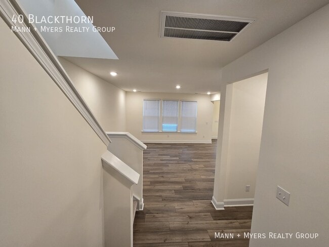 Building Photo - 40 Blackthorn-