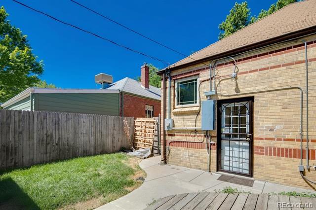 Building Photo - 1450 Clermont St