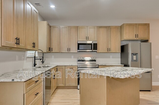 Building Photo - 34 Sherman St