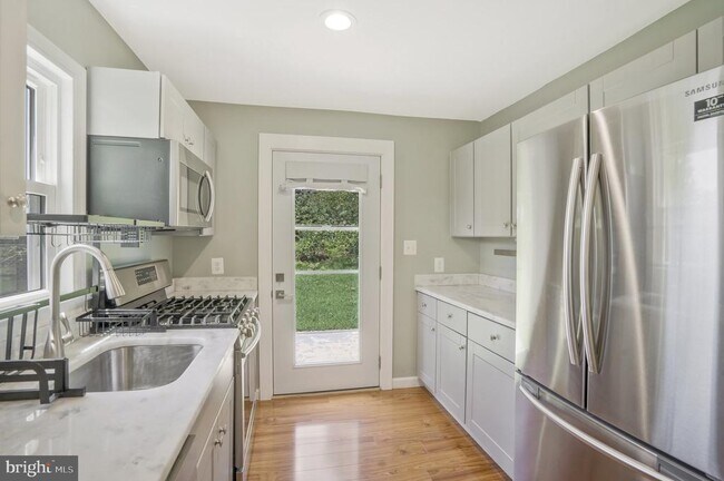Building Photo - 6024 Rixey Dr