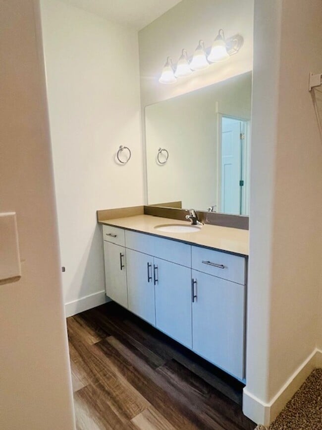 Building Photo - Brand-new Condo Conveniently Located in Ri...