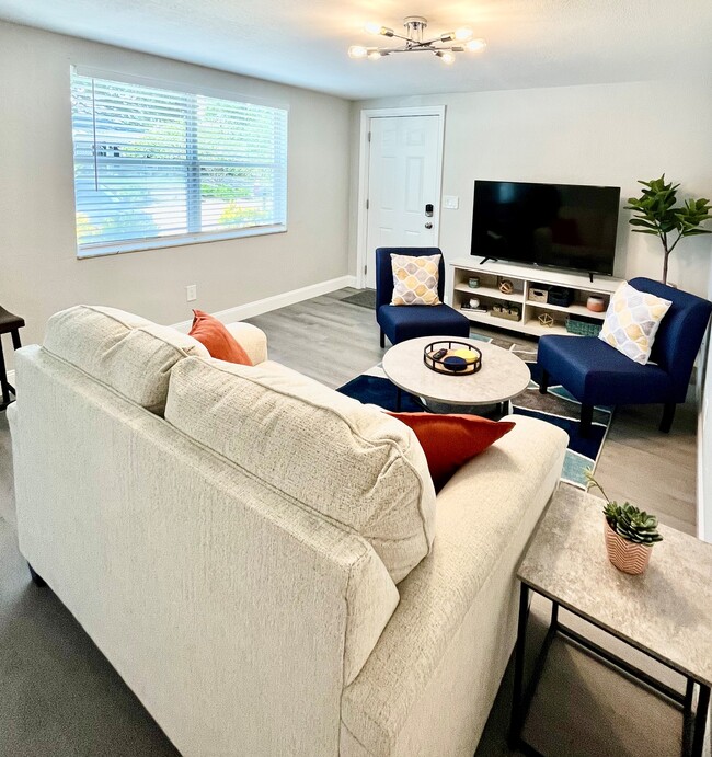 Building Photo - 607 Lyndhurst St