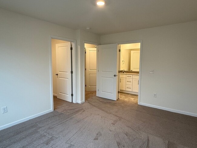 Building Photo - 3 Bedroom Condo Central Jonesborough