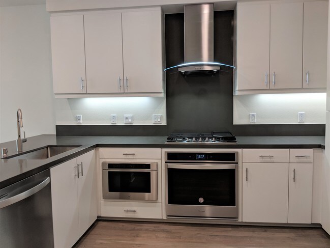 Spacious Kitchen, New Appliances - 2324 Nolita