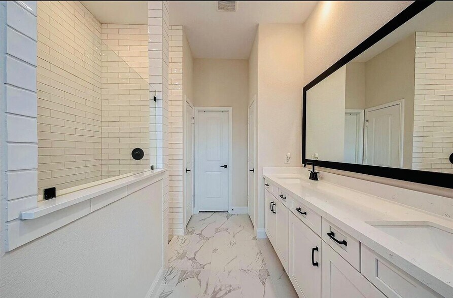 Building Photo - 15306 Spanish Ranchos Way