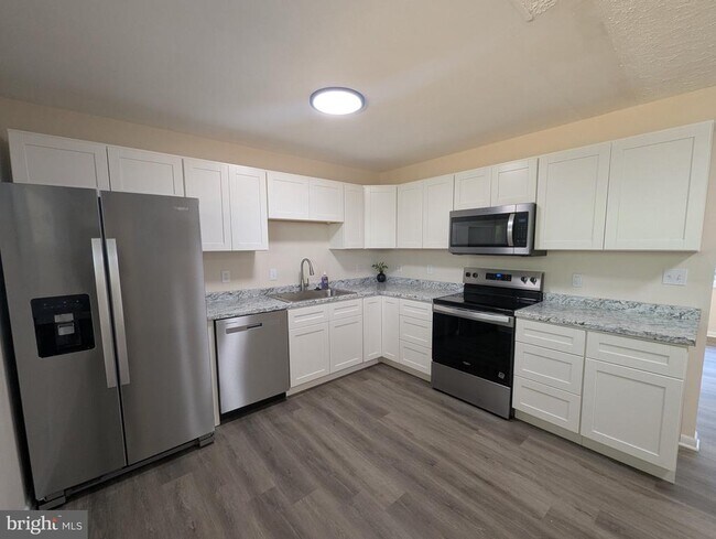 Building Photo - 6327 Willowood Ln