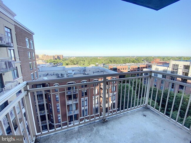 Building Photo - 1201 N Garfield St
