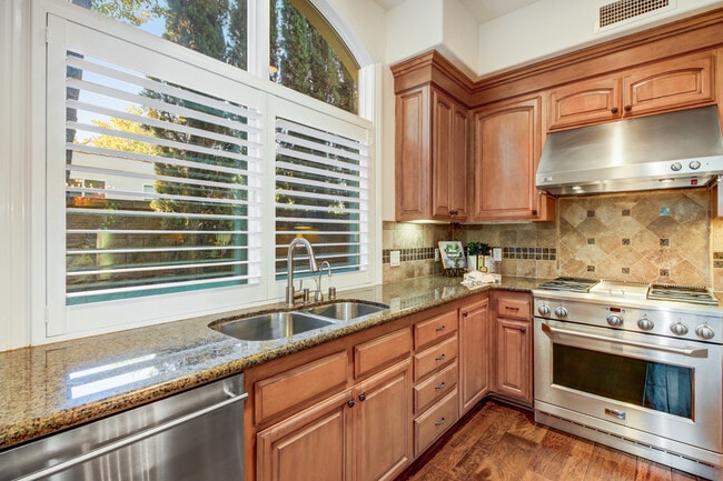 Building Photo - 4320 Pavilions Pl Ln
