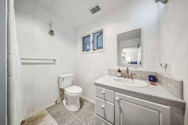 Building Photo - 724 N Refugio Rd