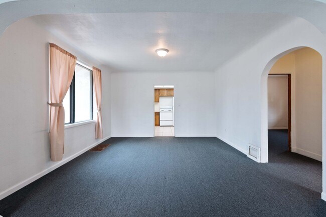 Building Photo - G7UG