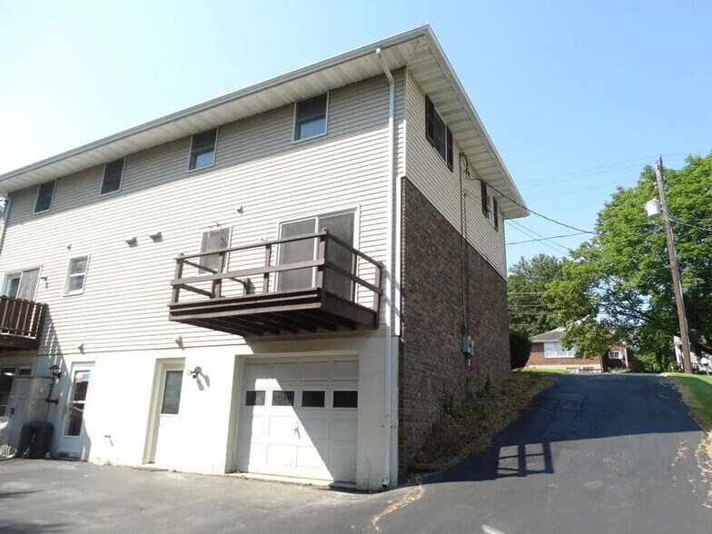 Building Photo - 313 Fulton St