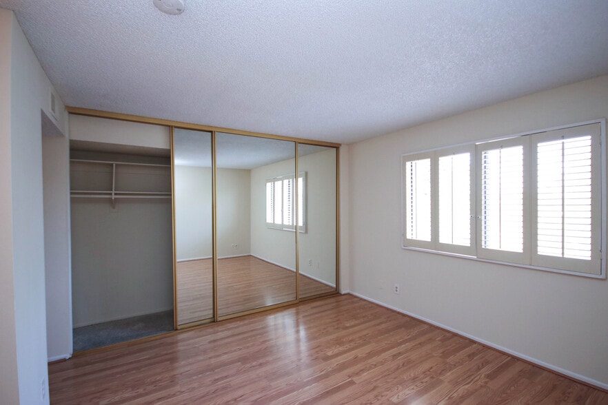 Building Photo - 542 N Orange Grove Blvd