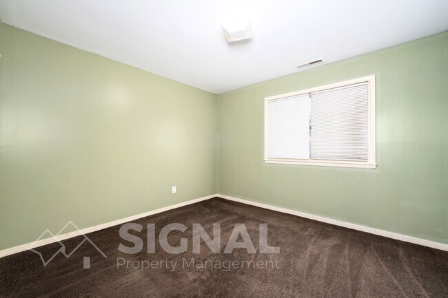 Building Photo - 1174 16th Ave Thomas