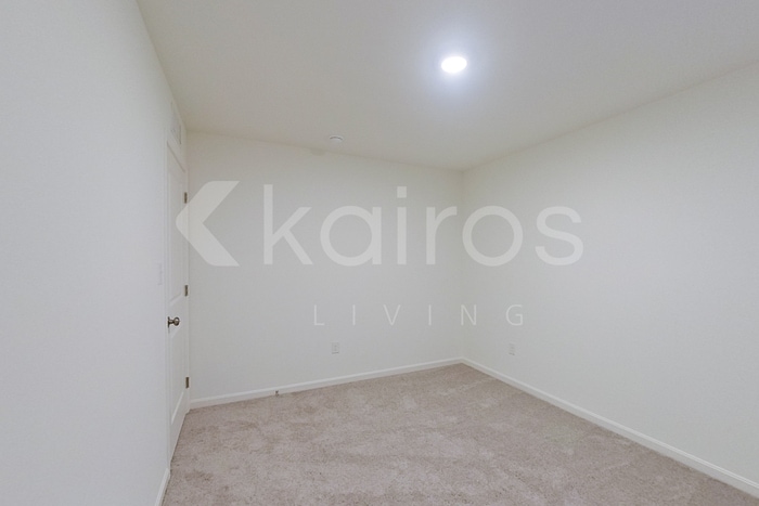 Building Photo - 12 Marbury Dr