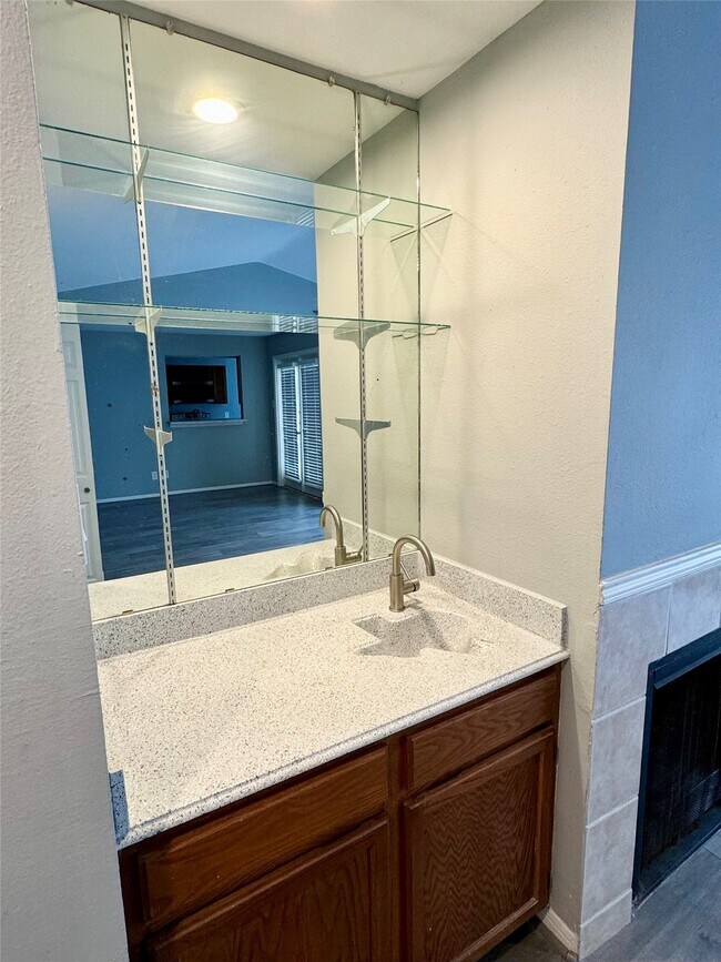 Building Photo - 14600 Fonmeadow Dr