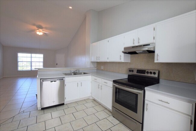 Building Photo - Upgraded 2 Bed 2 Bath Condo for Rent in Wi...