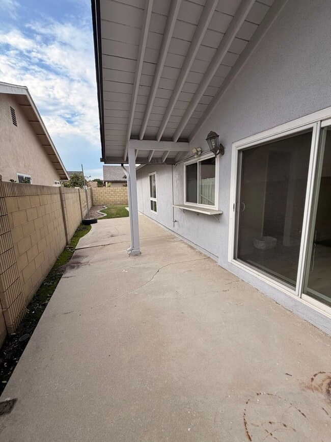 Building Photo - Remodeled 3 Bedroom Cerritos House For Rent with Central AC!