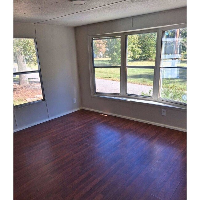 Building Photo - 2367 Parrott Dr