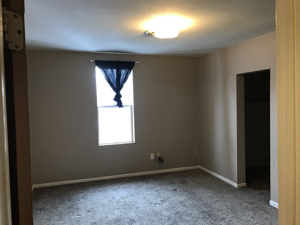 Building Photo - 3006 Emerson Avenue N #2