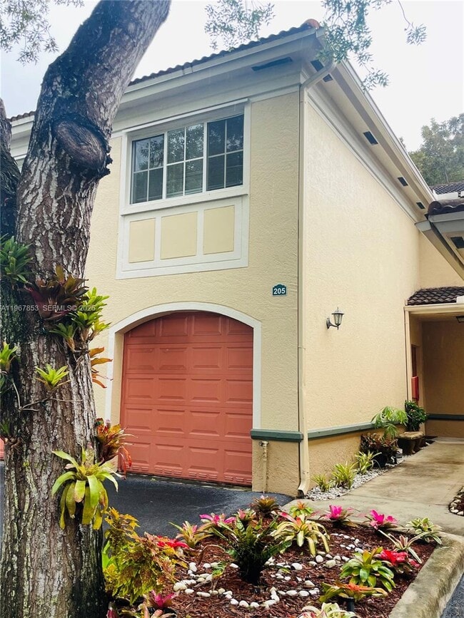 Building Photo - 2445 Centergate Dr