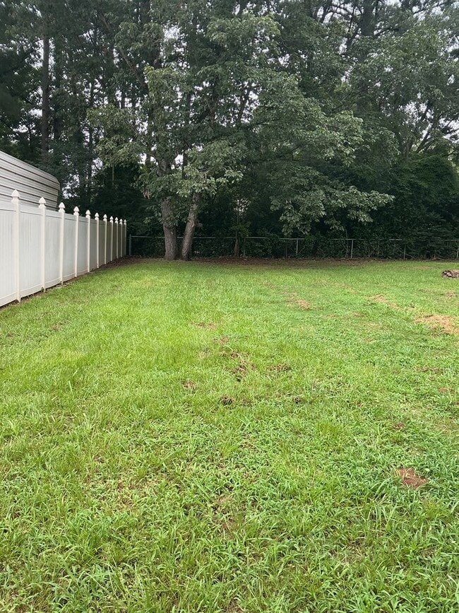 Building Photo - NOW AVAILABLE!  COME SEE ME!! CLAIM ME FIR...