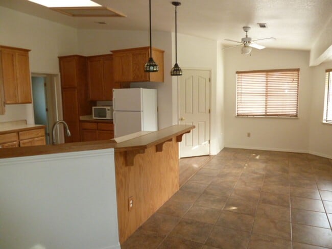 Building Photo - Spacious Home in Desirable Quail Ridge Neighborhood