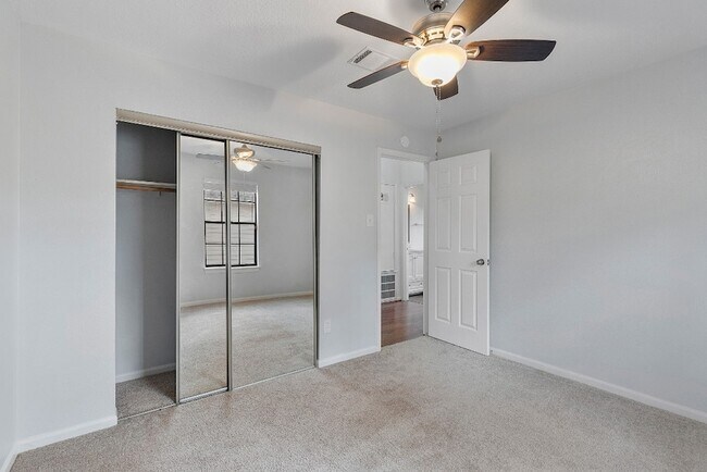 Building Photo - 3223 Golden Willow Dr