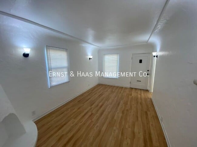 Building Photo - 822 Belmont Ave