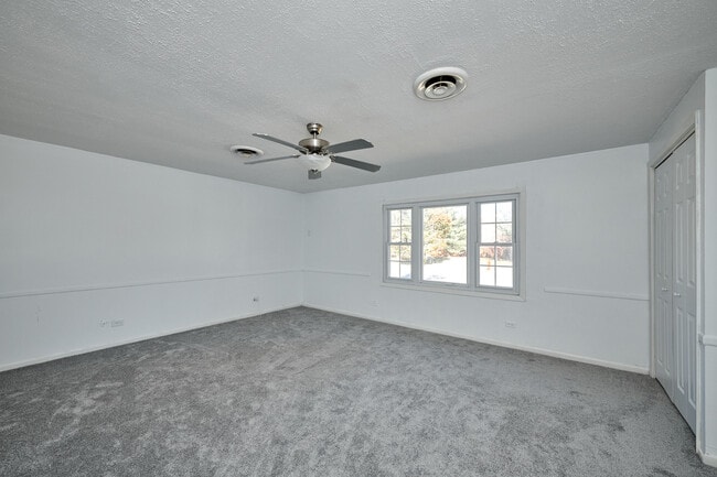 Building Photo - 1613 Hartmann Dr