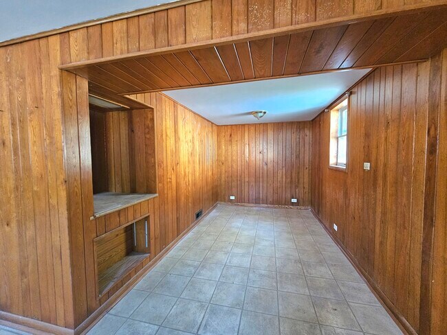 Building Photo - 711 Warwick Ave