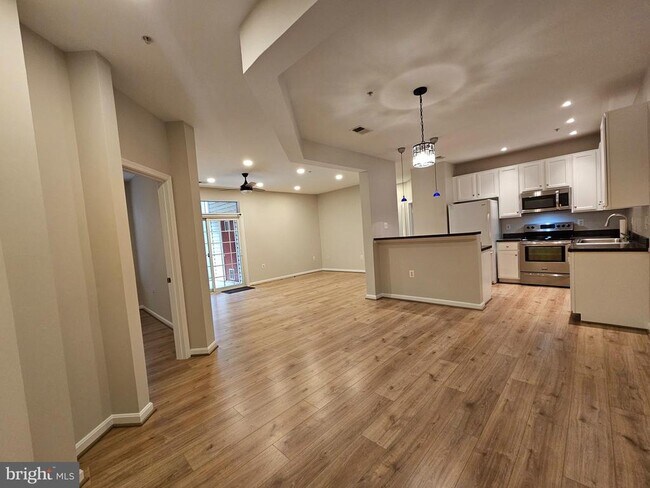 Building Photo - 6491 Cheyenne Dr