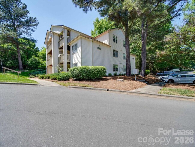Building Photo - 1052 Churchill Downs Ct
