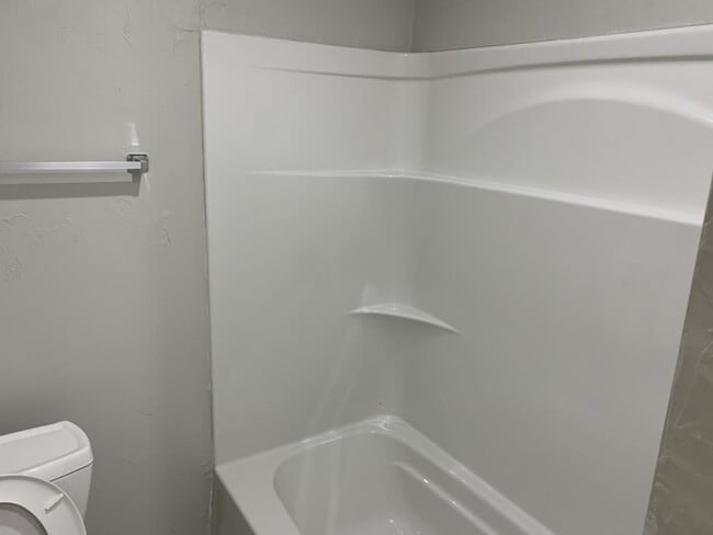 Building Photo - 208 E Springer Ave