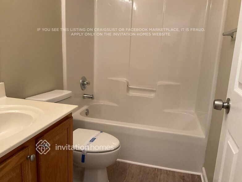 Building Photo - 7555 Golden Sands Dr