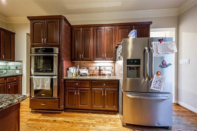 Building Photo - 2938 Royal Oaks Crest