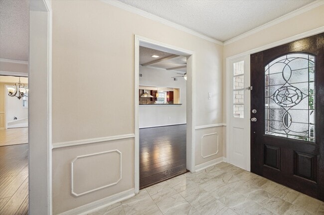 Building Photo - 10607 Longmont Dr
