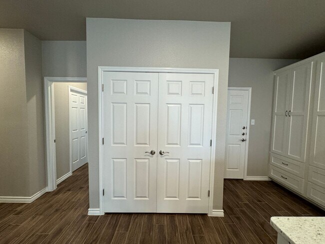 Building Photo - 5403 Rose Gdn Lp