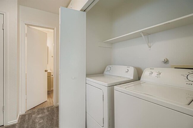 Building Photo - 1515 Curameng Cove
