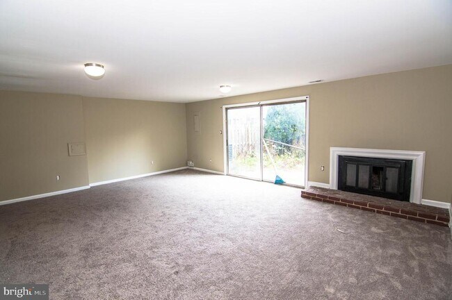 Building Photo - 5404 Helm Ct