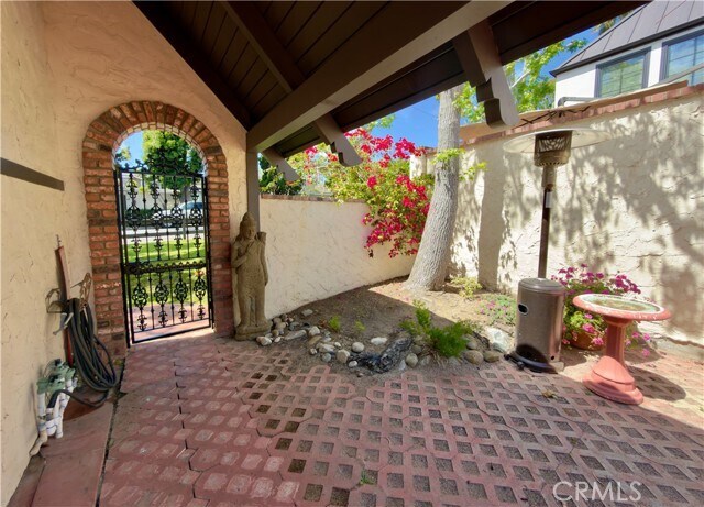 Building Photo - 327 Aster St