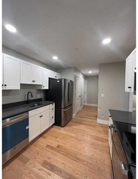 Primary Photo - 180 N Winooski Ave