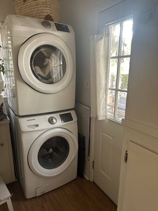 Washer Dryer included - 4539 Van Noord Ave