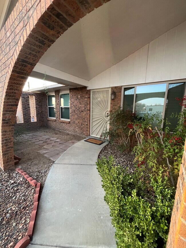 Building Photo - 10713 Hagen Rd NE