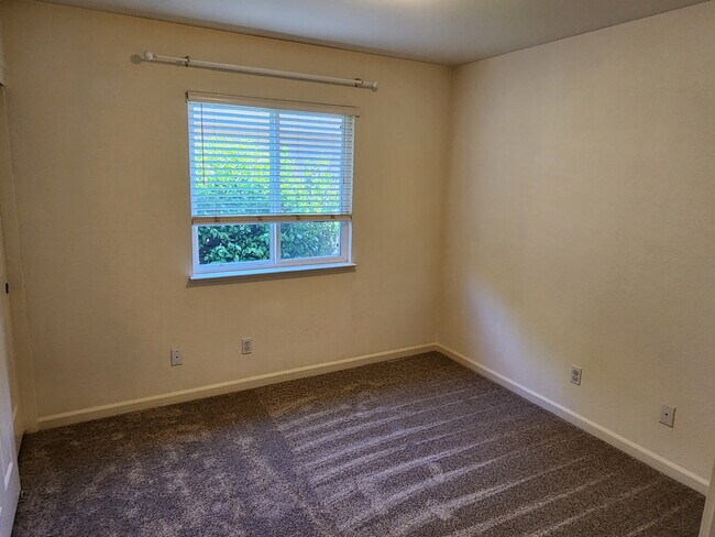 Building Photo - 2581 Greenwood Ln