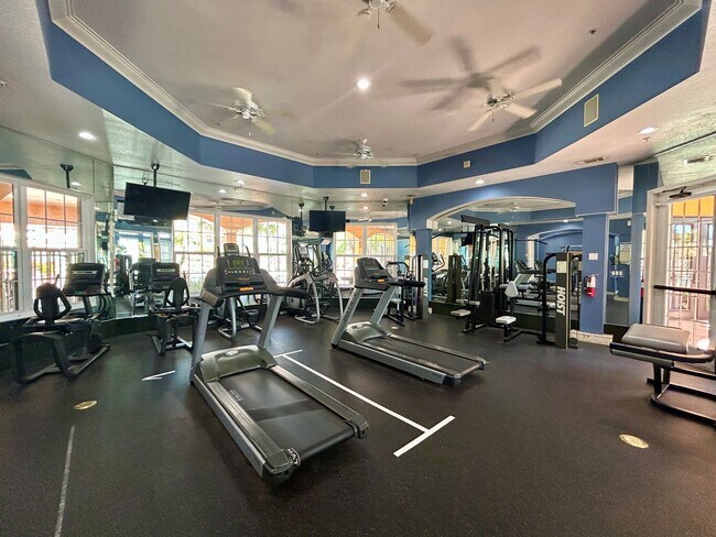 Building Photo - 5483 Vineland Rd