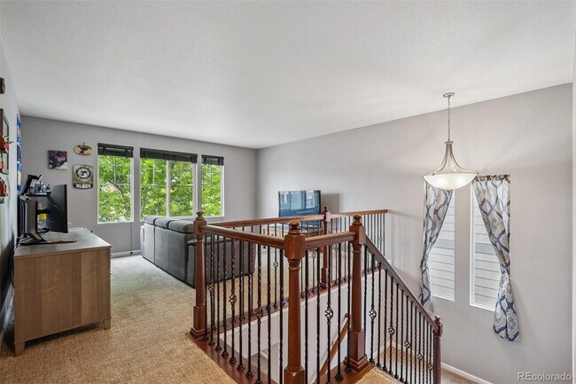 Building Photo - "Charming 3-Bed Sanctuary in Englewood: Spacious 3,089 Sq Ft with 2.5 Baths!"