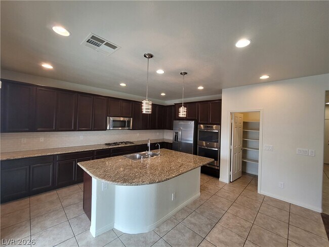 Building Photo - 2409 W Gilmore Ave