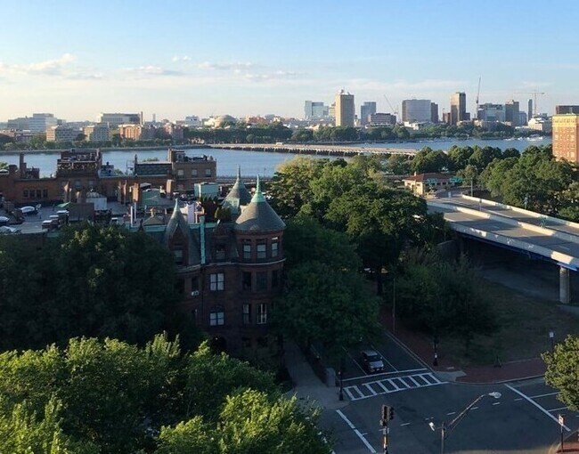 Building Photo - 464 Commonwealth Ave