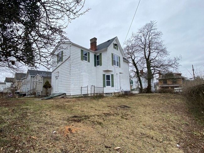 Building Photo - 3344 Spokane Ave