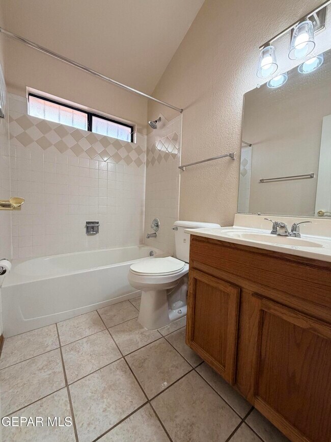 Building Photo - 1892 Lyman Dutton Cir